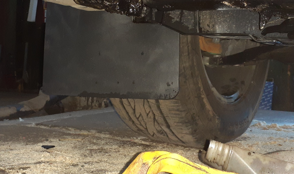 Встановлення бризковиків на Renault Duster (2G) 4