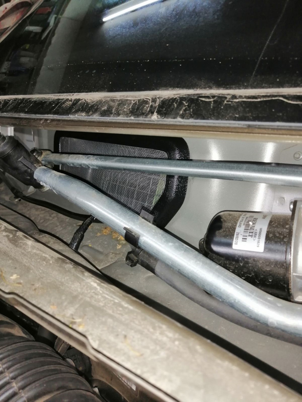 Встановлення сітки в повітропровід системи вентиляції Renault Duster (2G) 3