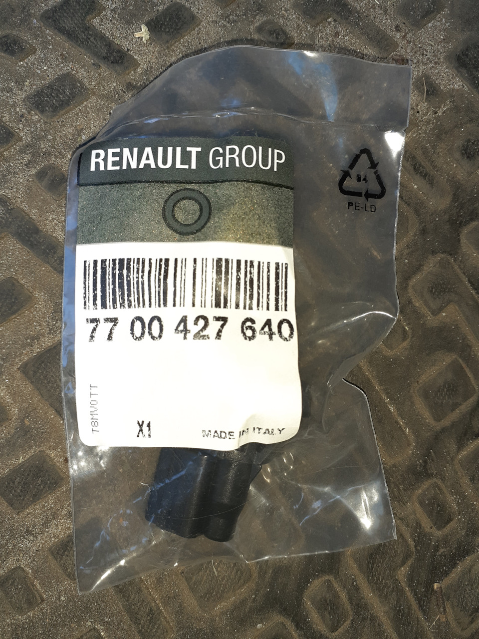 Вийшов з ладу датчик закривання задніх дверей румунського Renault Duster (2G) 4