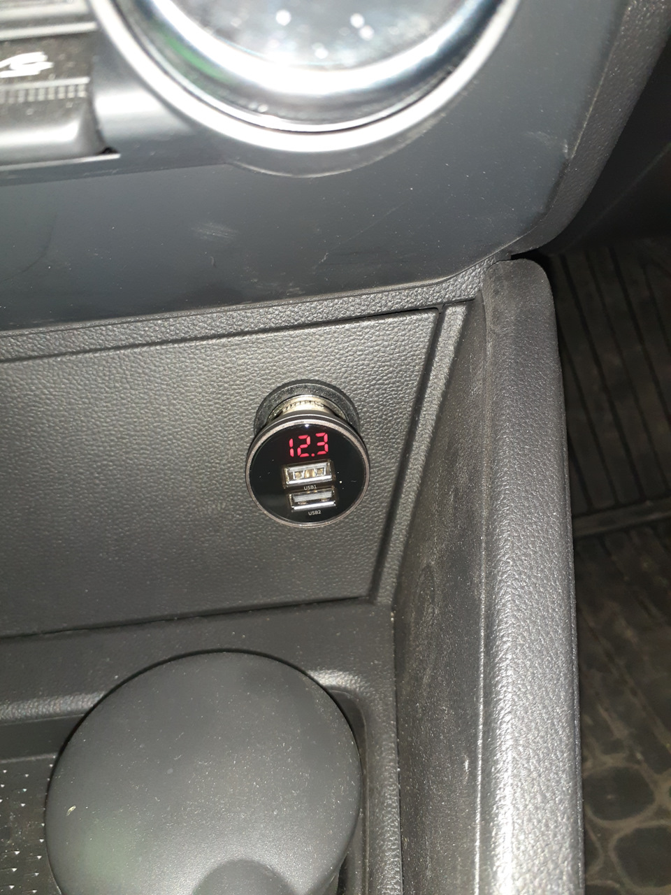 Зарядний пристрій прикурювач Renault Duster (2G) 5