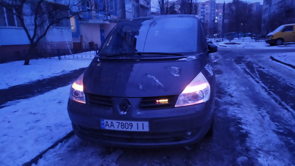 Емблема в радіаторну решітку renault espace iv 3
