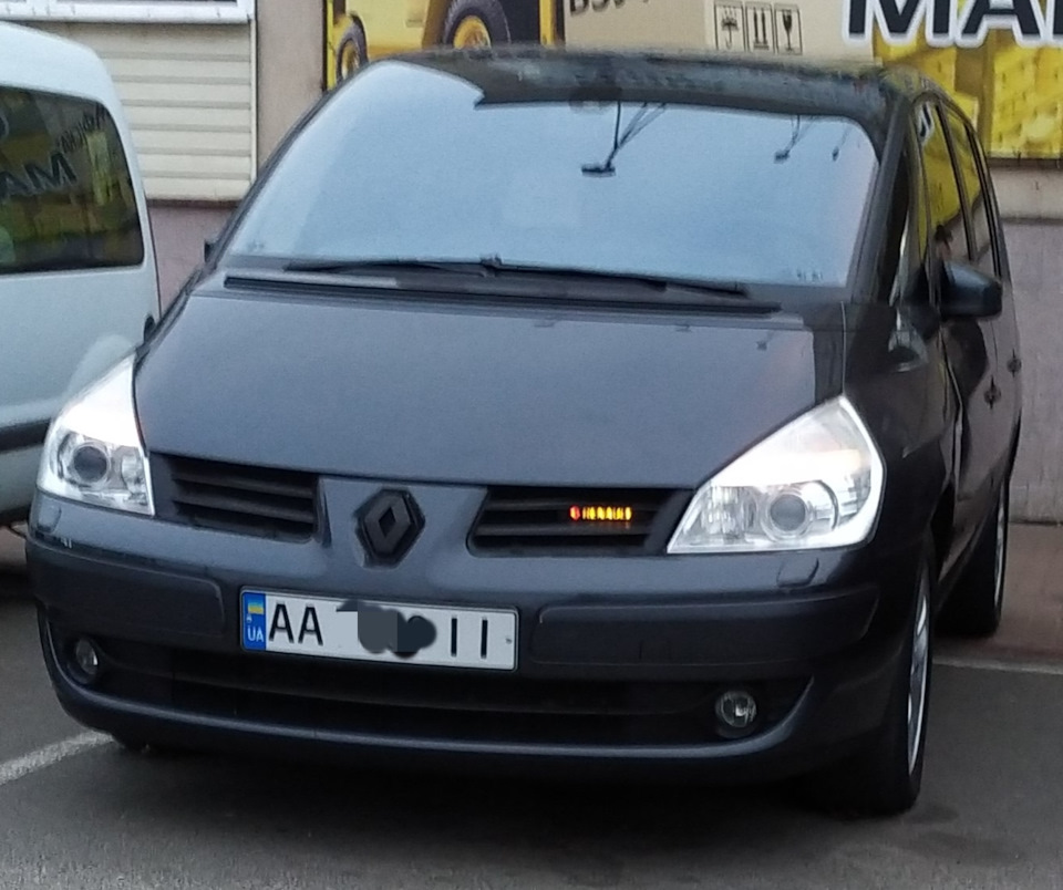 Емблема в радіаторну решітку renault espace iv 1