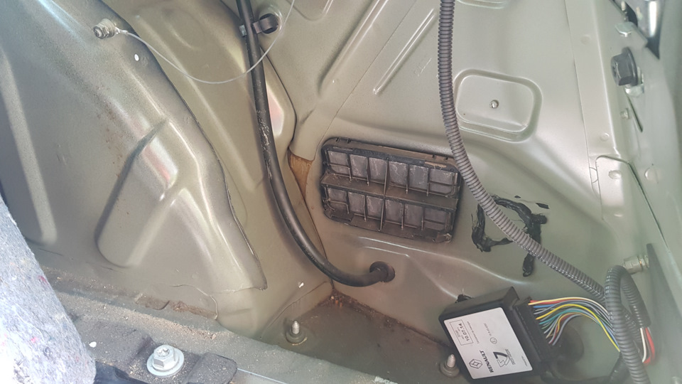 Вода в багажнику Renault Grand Scenic 3 2