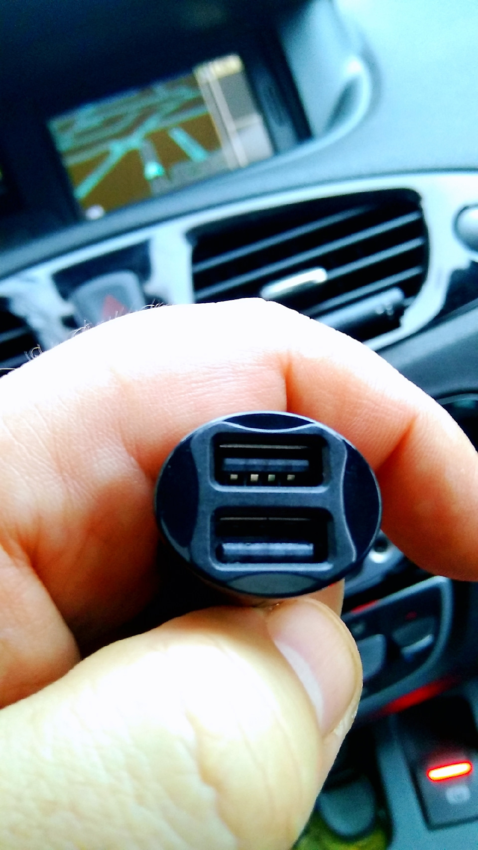 Автомобільна зарядка Tronsmart C24 2