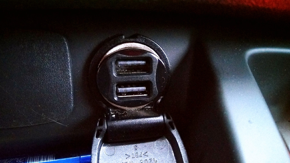 Автомобільна зарядка Tronsmart C24 3
