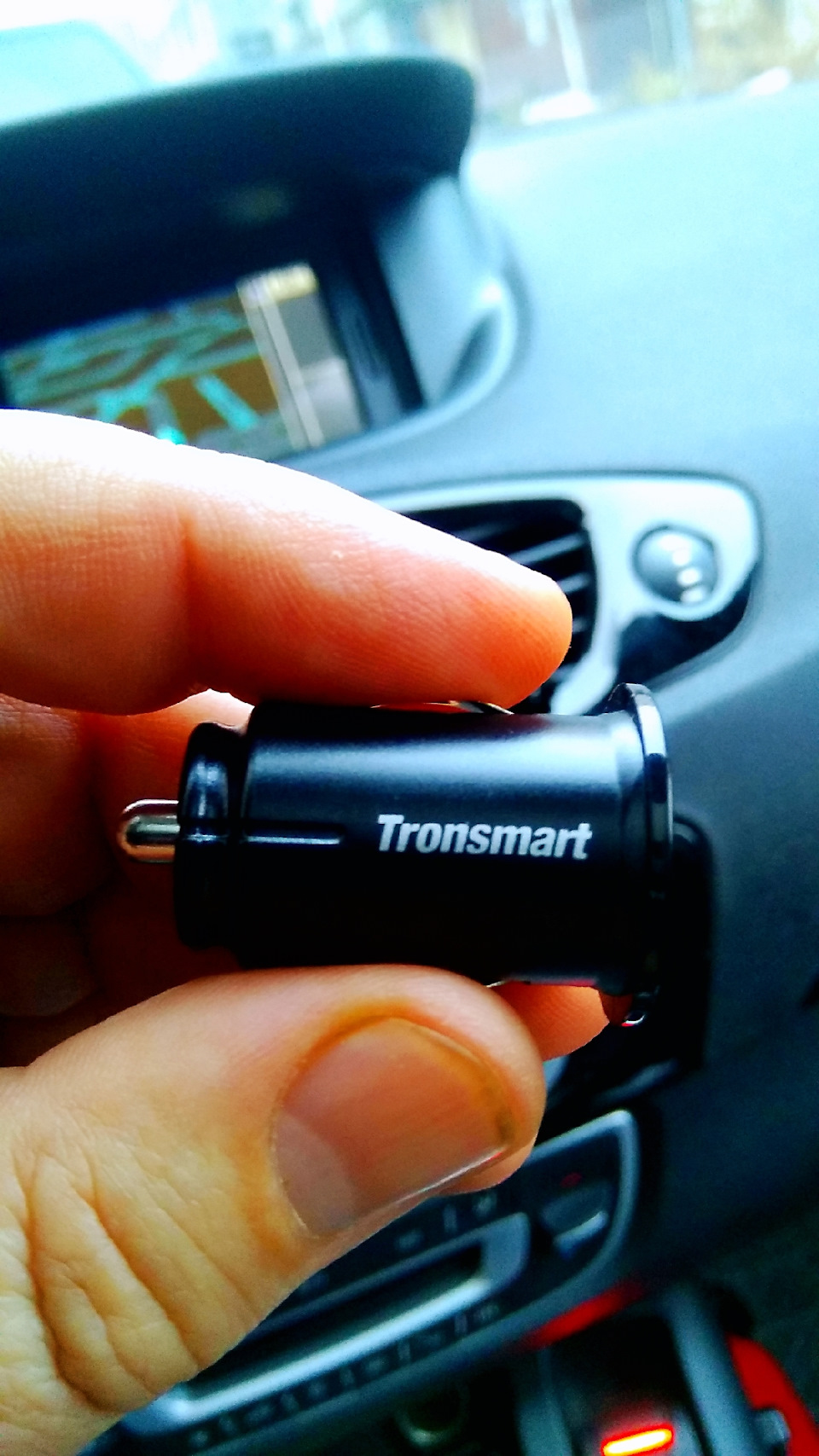 Автомобільна зарядка Tronsmart C24 1