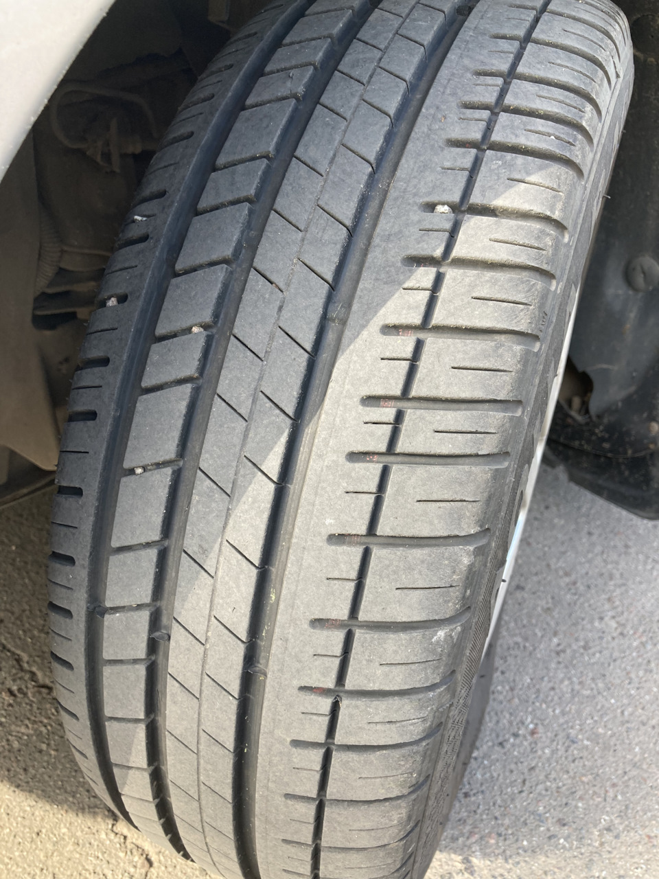 Продам 205/55 р 16 Гума 2020 року + диски 1
