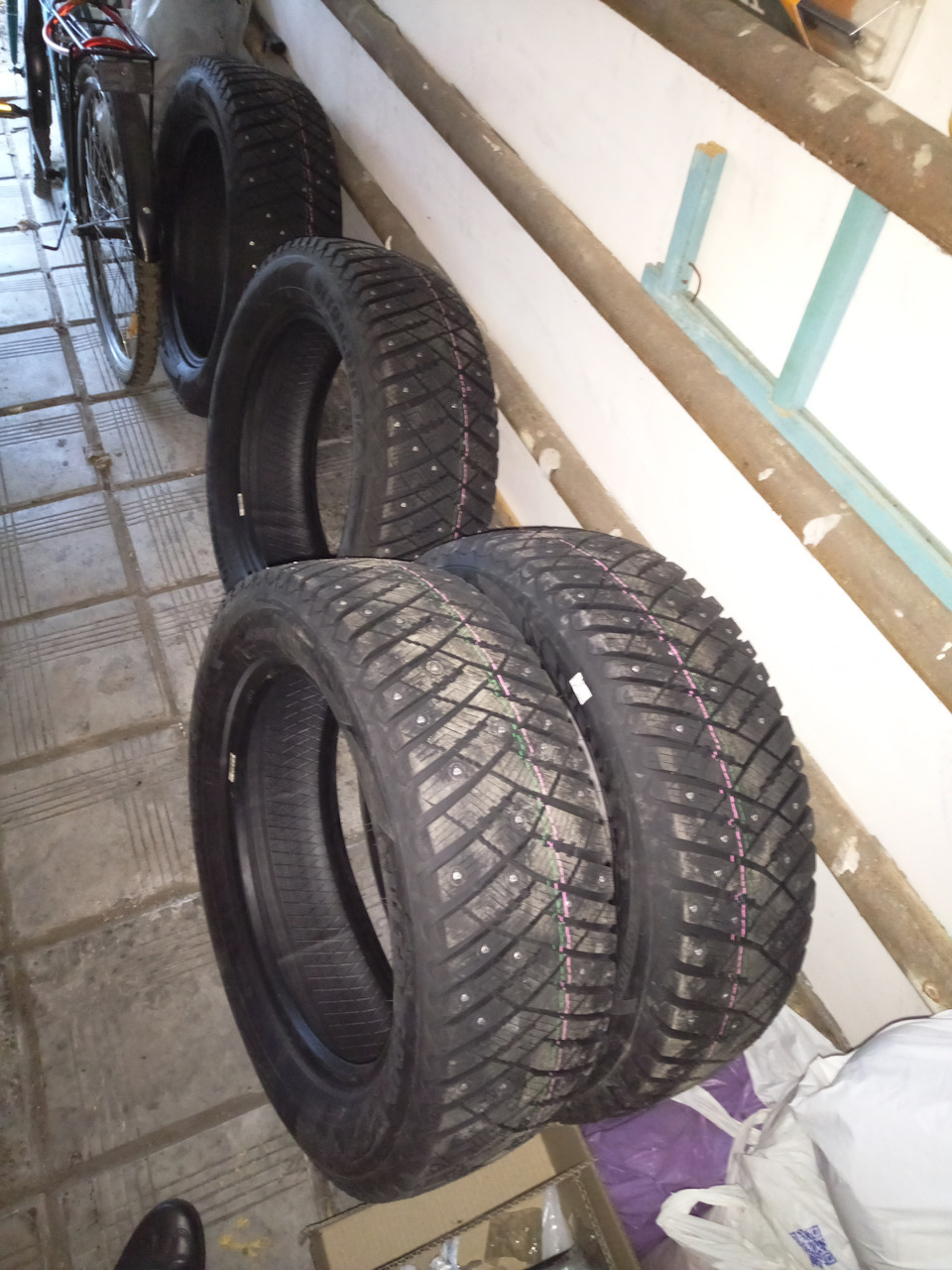 Goodyear UltraGrip Ice Arctic SUV 215/60 R17 100T (шип) 2