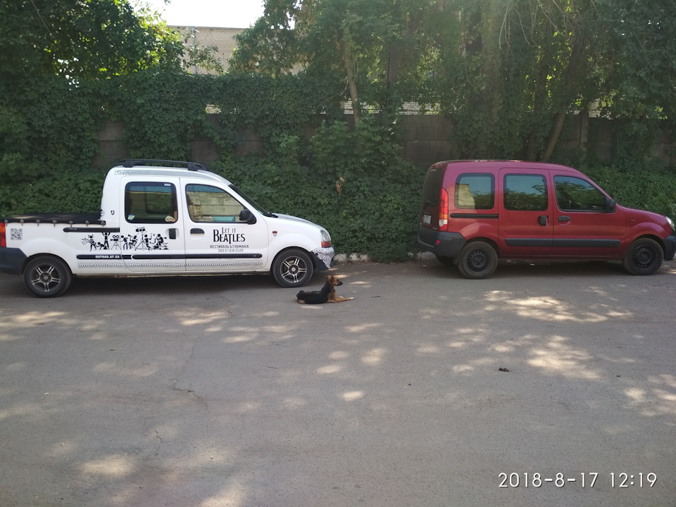 Приїхав колега на пікапа Канго-1. 1