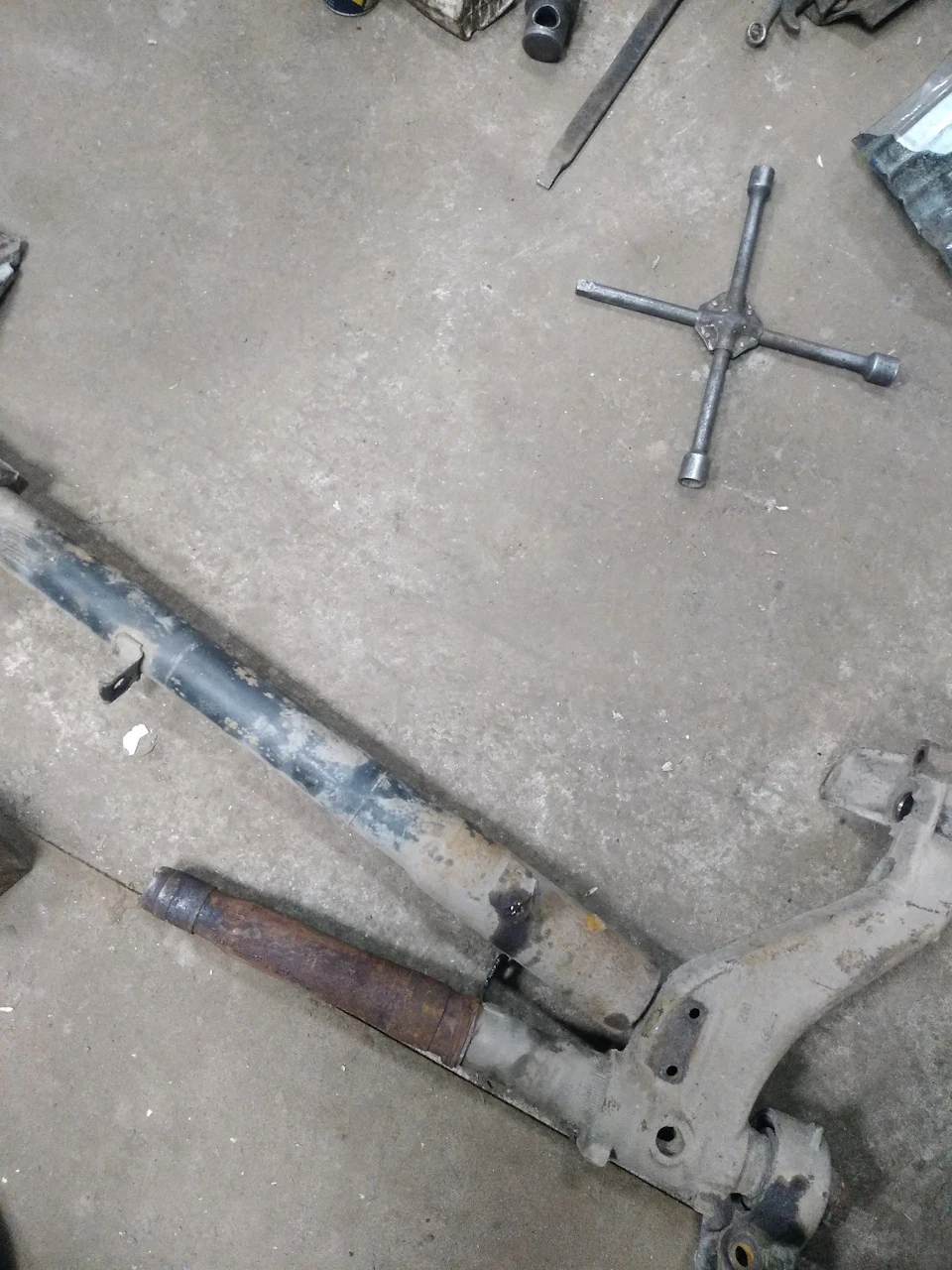 Ремонт задньої двоторсійної балки