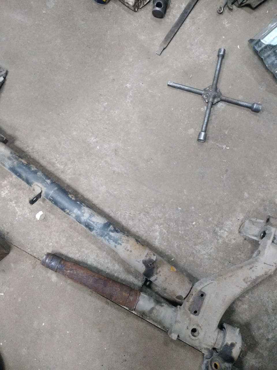 Ремонт задньої двоторсійної балки 1