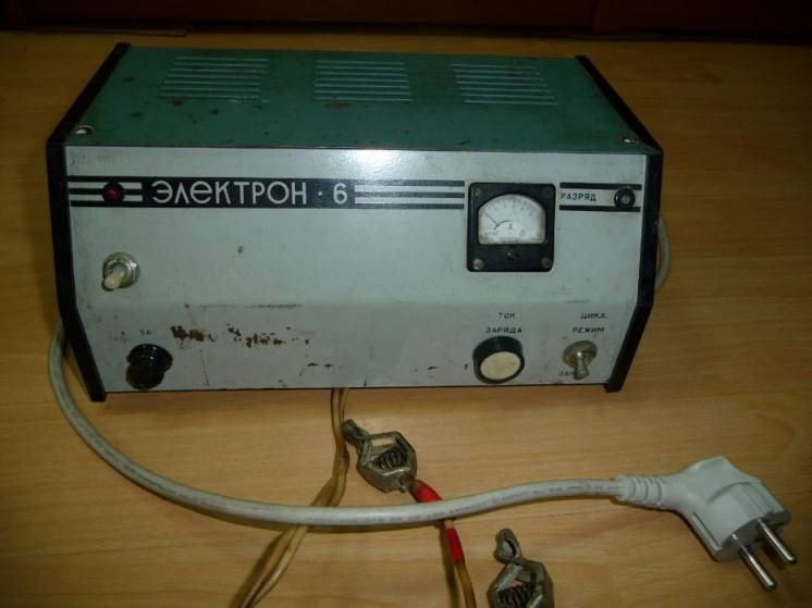 24.03.22 Зарядний пристрій для авто 1
