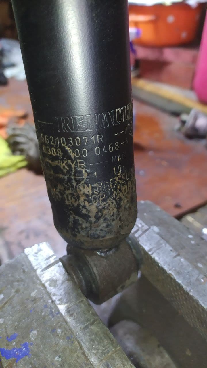 Заміна задніх амортизаторів 1
