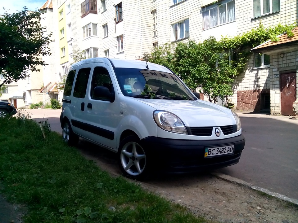 Фото біля будинку! 1