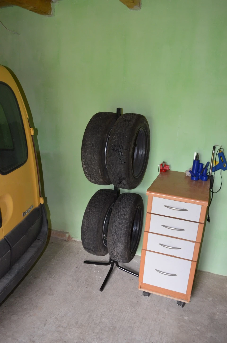 Підставка для дисків