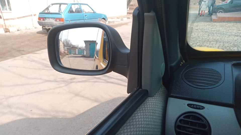 Дзеркала на місці 2
