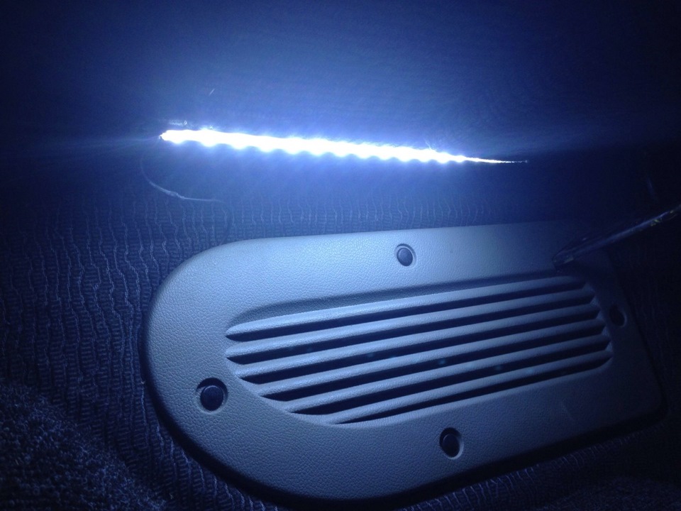 поставив LED стрічку в багажник 1