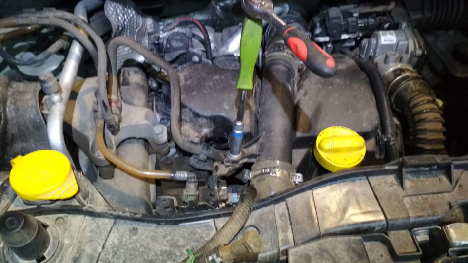 Заміна свічок розжарювання Renault Kangoo 1,5 dCi 4