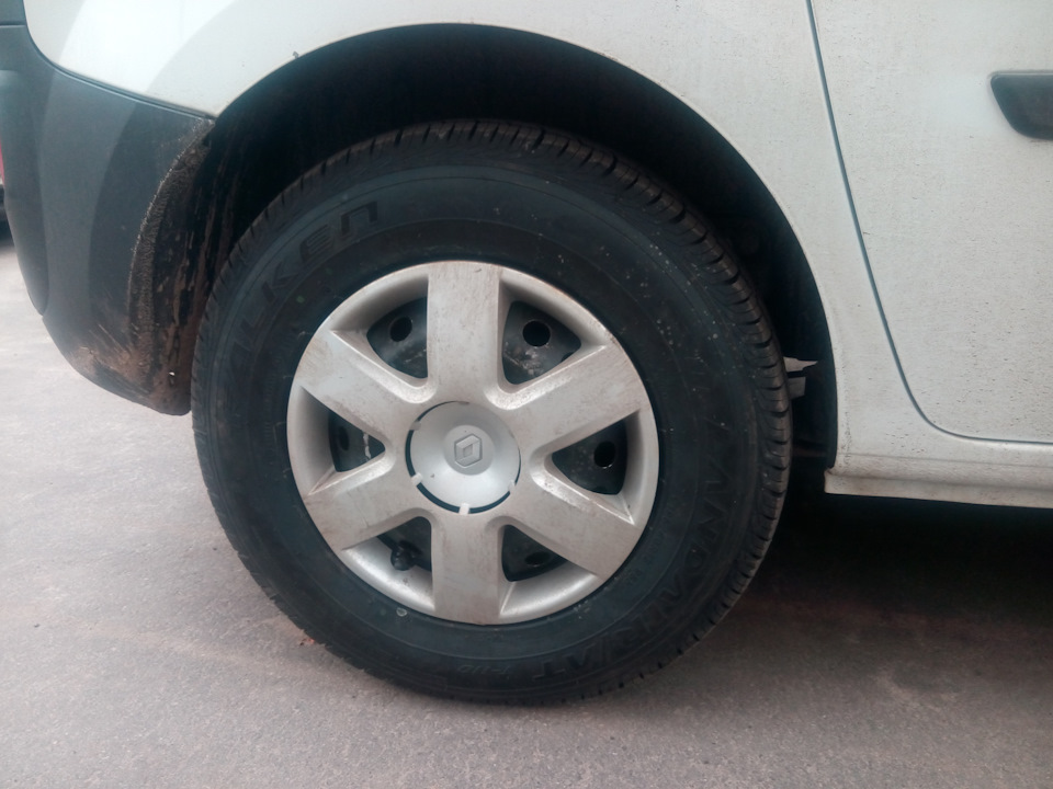 Перевзувся на літо 195/80 R15 3