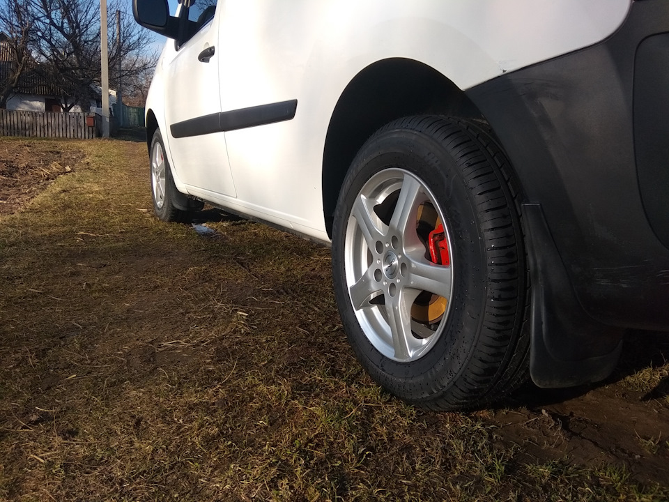 Нові диски R15 з гумою 3