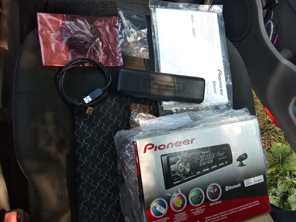 Pioneer MHV-X560BT 3