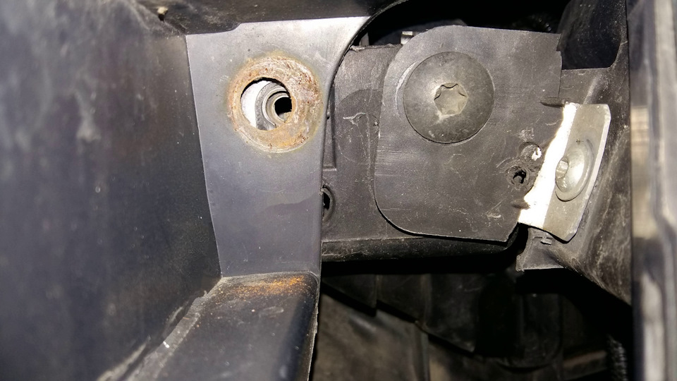 Ревізія передньої оптики Renault Kangoo 2 3