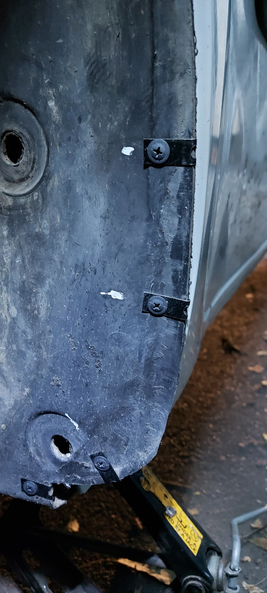 Встановлення передніх бризковиків Renault Kangoo 2 5