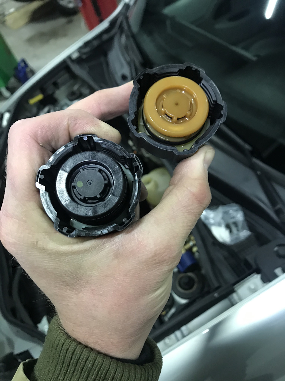 Коробка розширювального бачка original Renault 3