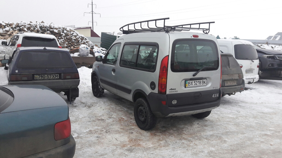 Накладки на арки Renault Kangoo встановлені! 4