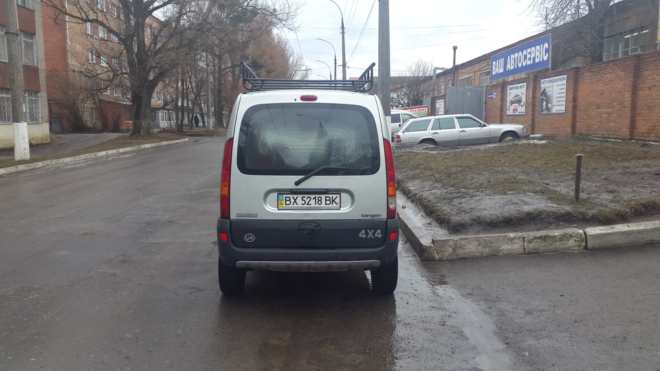 Наклеїв рекламку на свою Kangoo 4x4 3