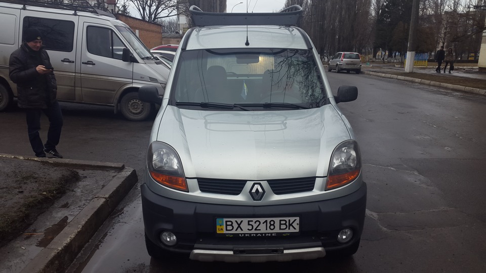 Наклеїв рекламку на свою Kangoo 4x4 5
