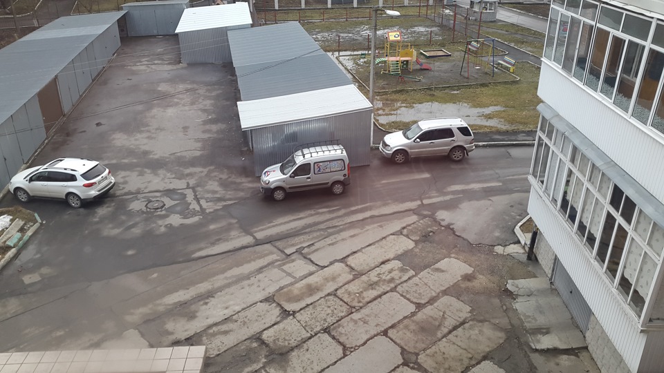 Наклеїв рекламку на свою Kangoo 4x4 2