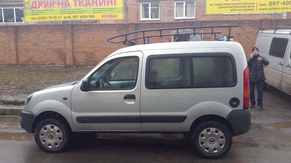 Наклеїв рекламку на свою Kangoo 4x4 4