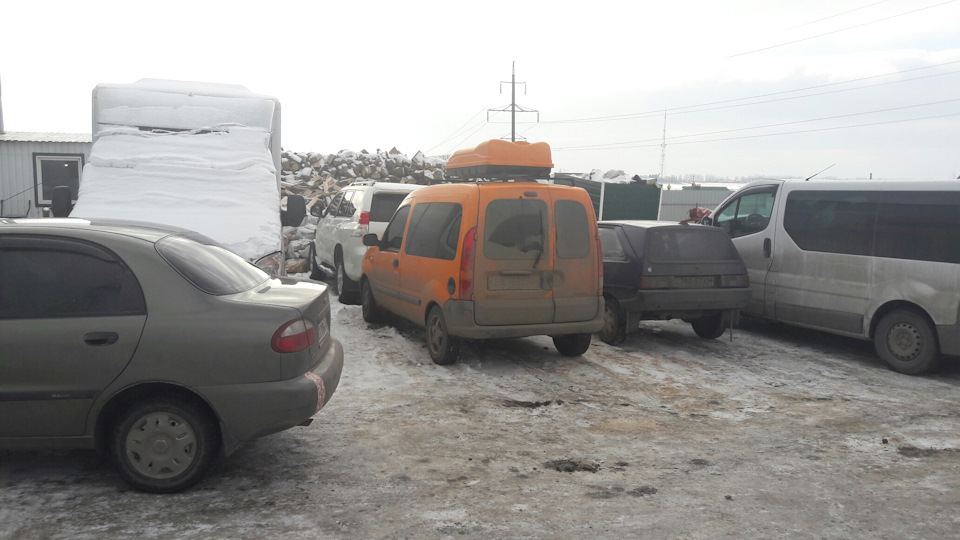 Руда Renault Kangoo з шапкою-аеробоксом 1