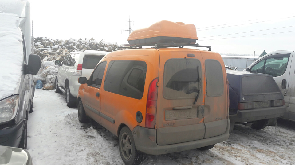 Руда Renault Kangoo з шапкою-аеробоксом 2