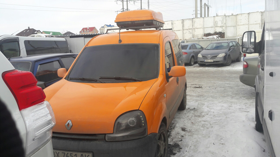 Руда Renault Kangoo з шапкою-аеробоксом 3
