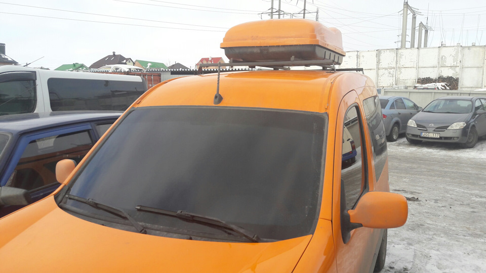 Руда Renault Kangoo з шапкою-аеробоксом 4