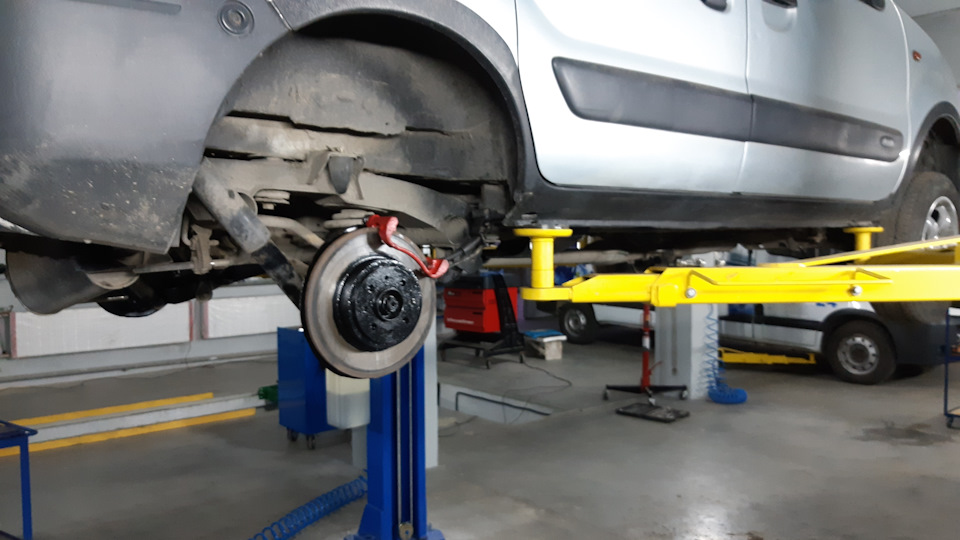 Задні супорти Renault Kangoo 4x4 4
