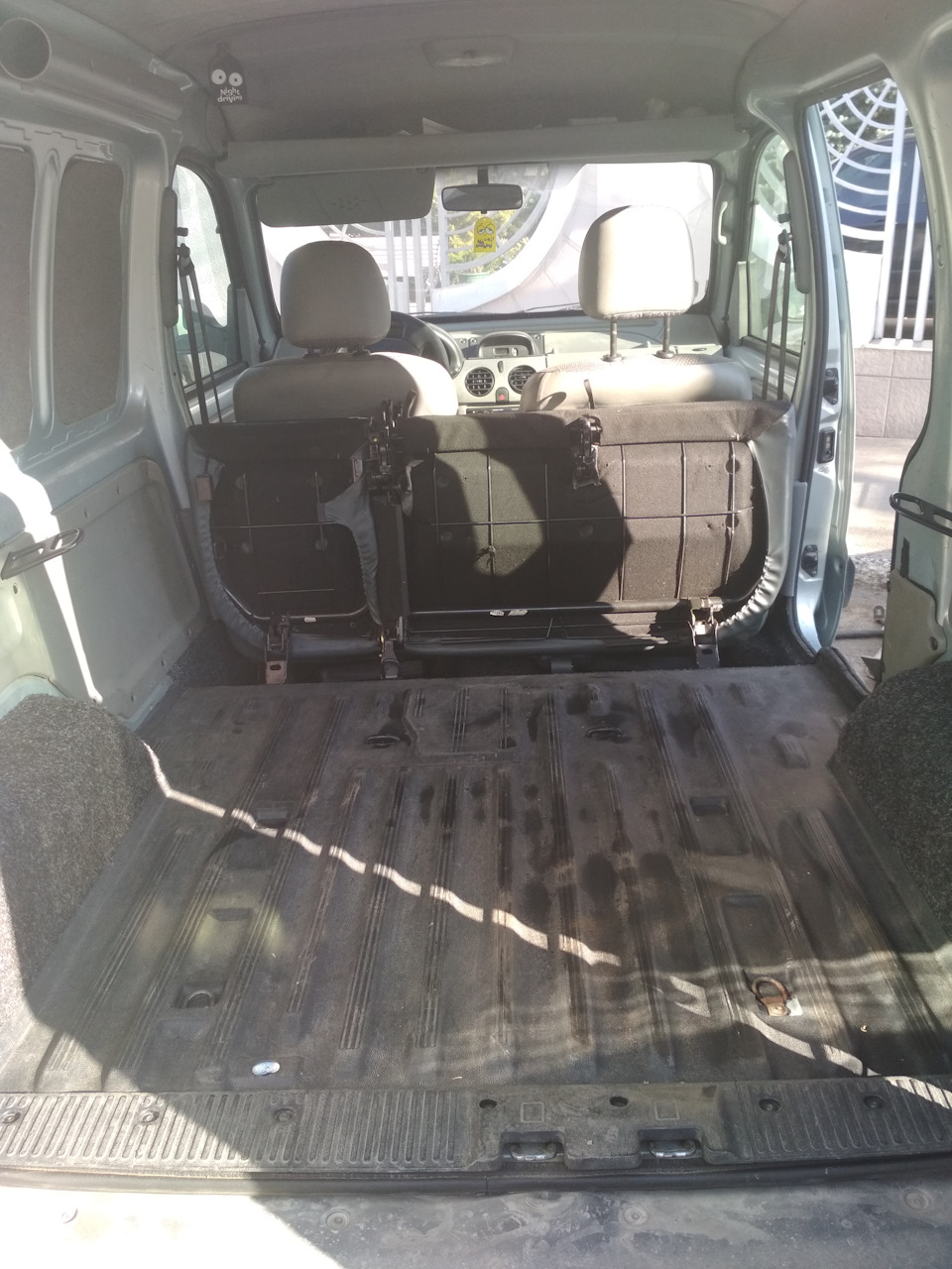 Kangoo 1,9 dTi. Установка задніх сидінь 3