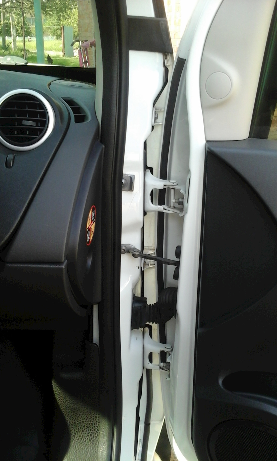 Чисті пороги та килимки в салон 4