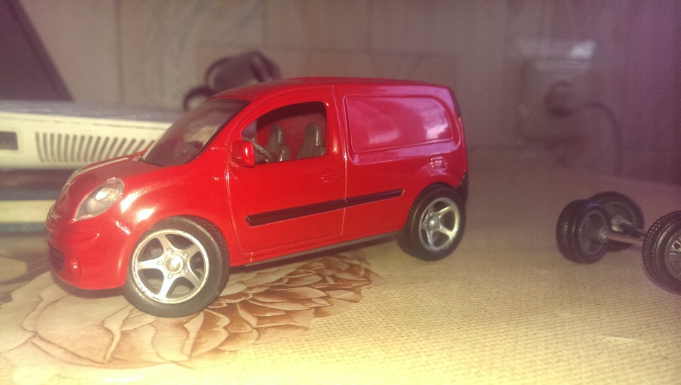 Кенго-токсикоз або в топку стокові колеса? HOT WHEELS Kangoo 1/43 4