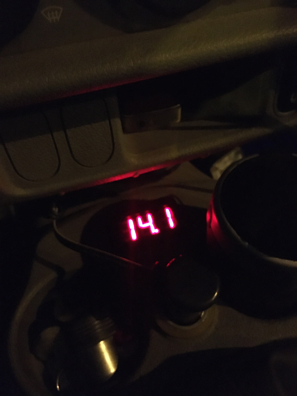 Вольтметр у Рено Кенго 2