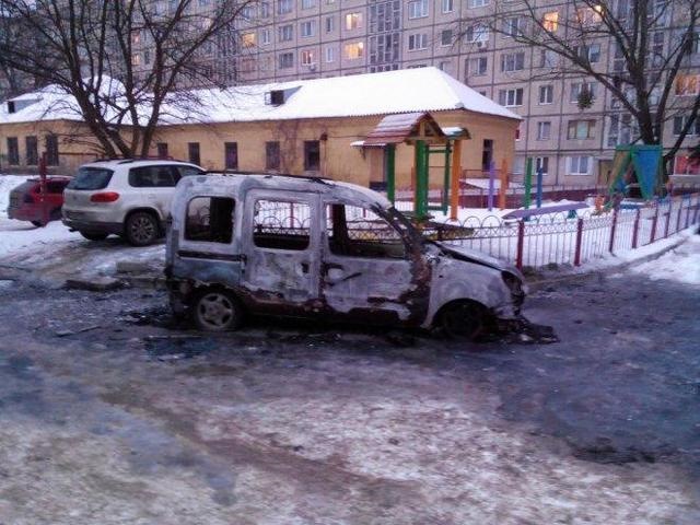 У Києві за ніч спалили 23 автомобілі, у тому числі нашого авто брата Kangoo. 1