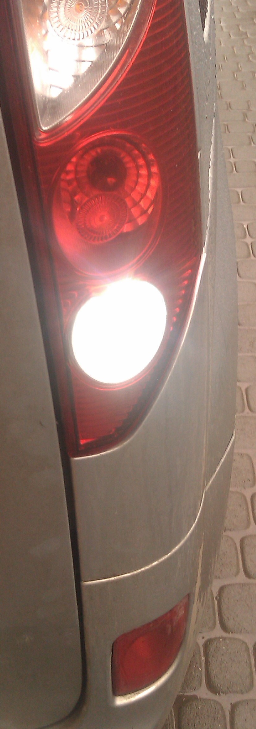 LED-ки у ліхтарі заднього ходу. 5