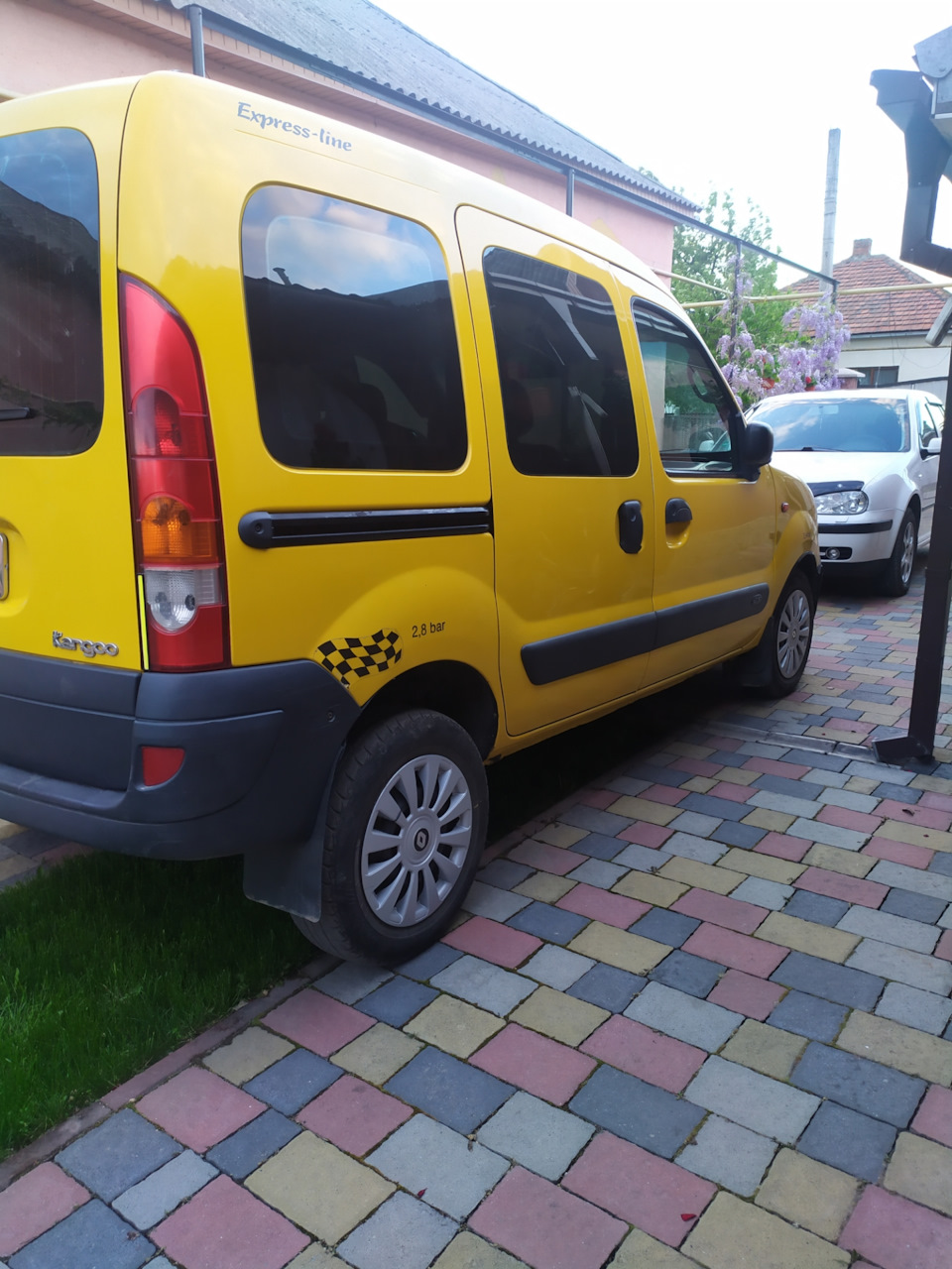 Кліренс підняв 2