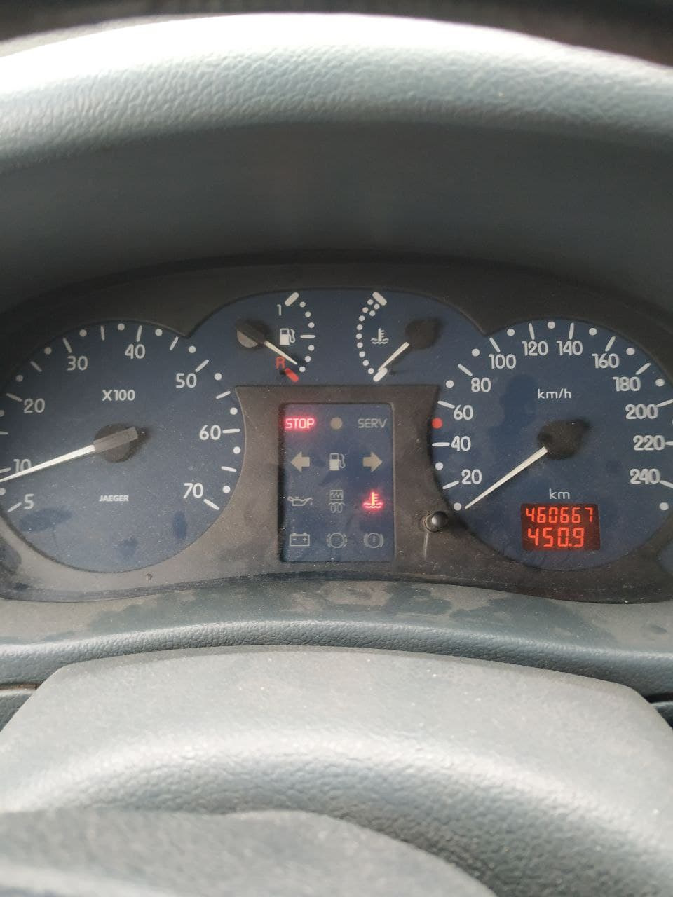 Горить індикатор перегріву ОЖ та STOP 2