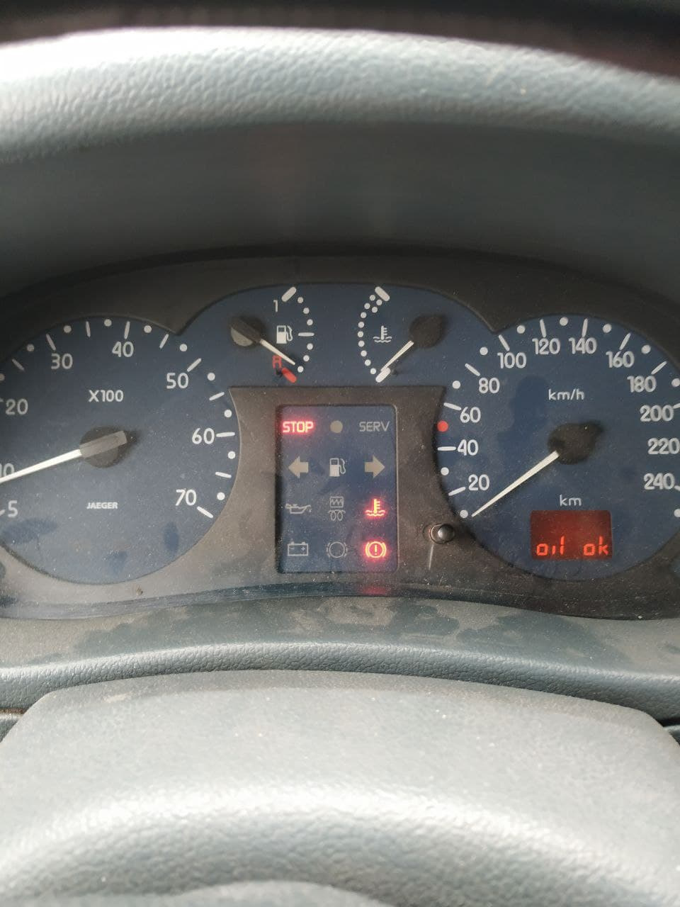 Горить індикатор перегріву ОЖ та STOP 1