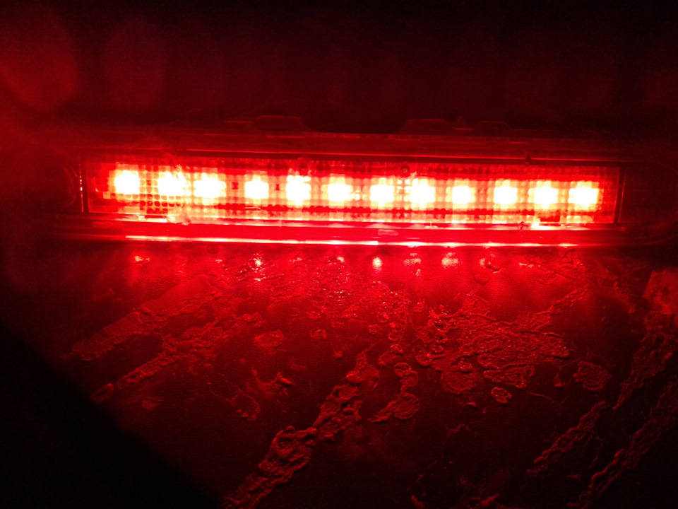 LED у верхній СТОП 1