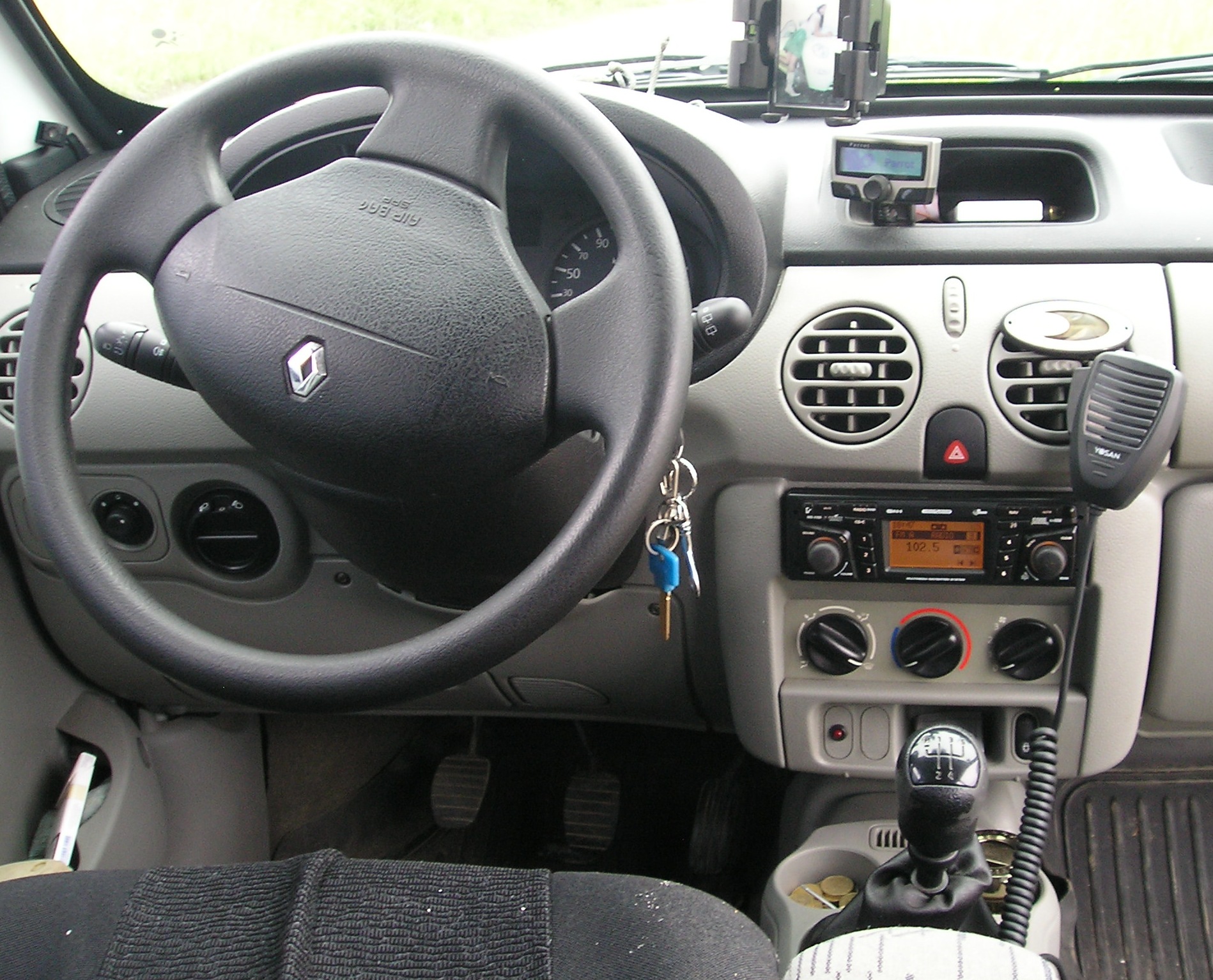СіБі радіостанція в Kangoo 5