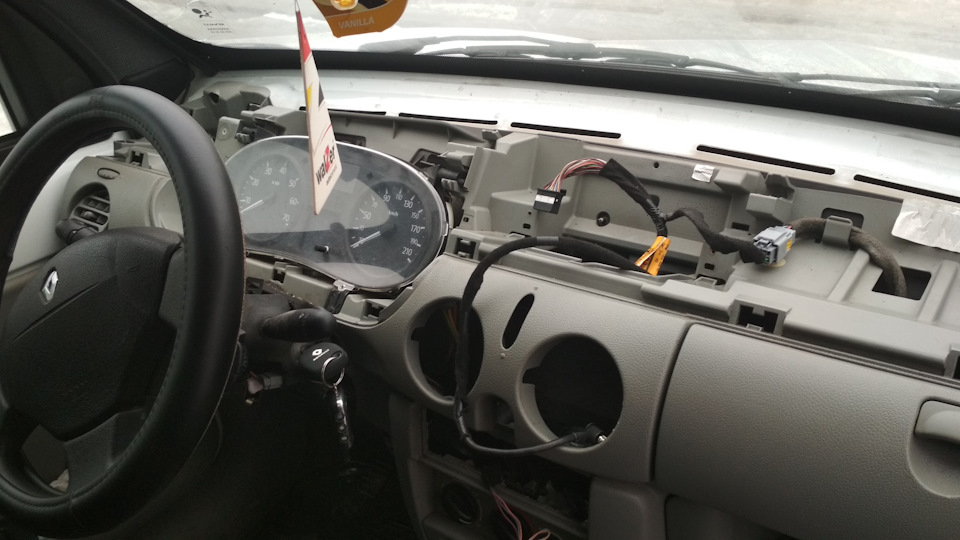 Складання торпеди Renault Kangoo 4